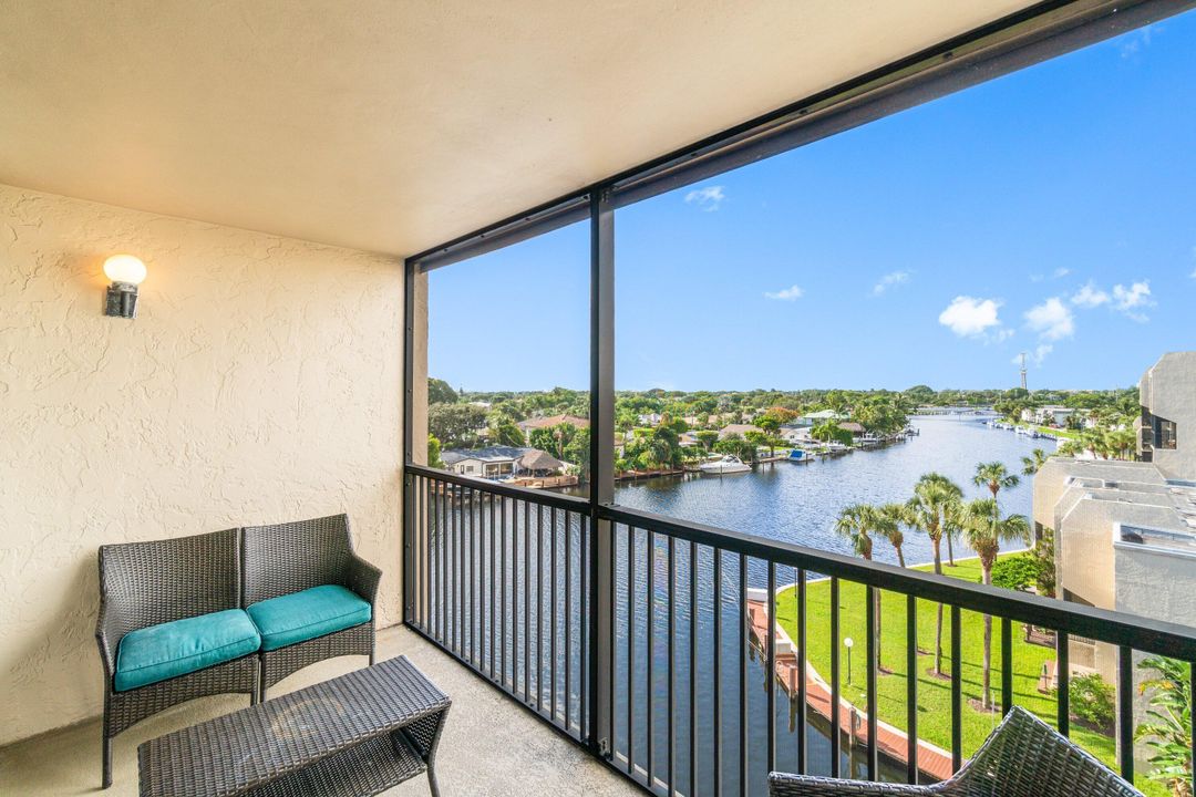 合同活跃: $2,500 (2 贝兹, 2 浴室, 1095 平方英尺)