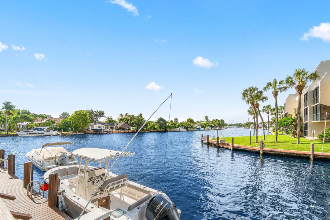 合同活跃: $2,500 (2 贝兹, 2 浴室, 1095 平方英尺)