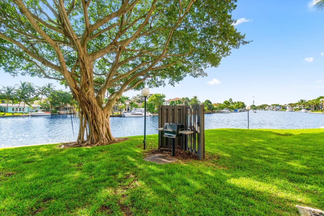 合同活跃: $2,500 (2 贝兹, 2 浴室, 1095 平方英尺)