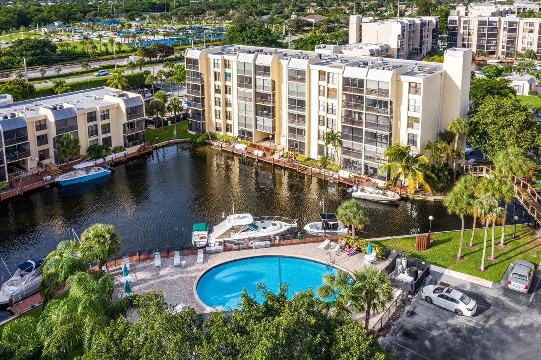 合同活跃: $2,500 (2 贝兹, 2 浴室, 1095 平方英尺)