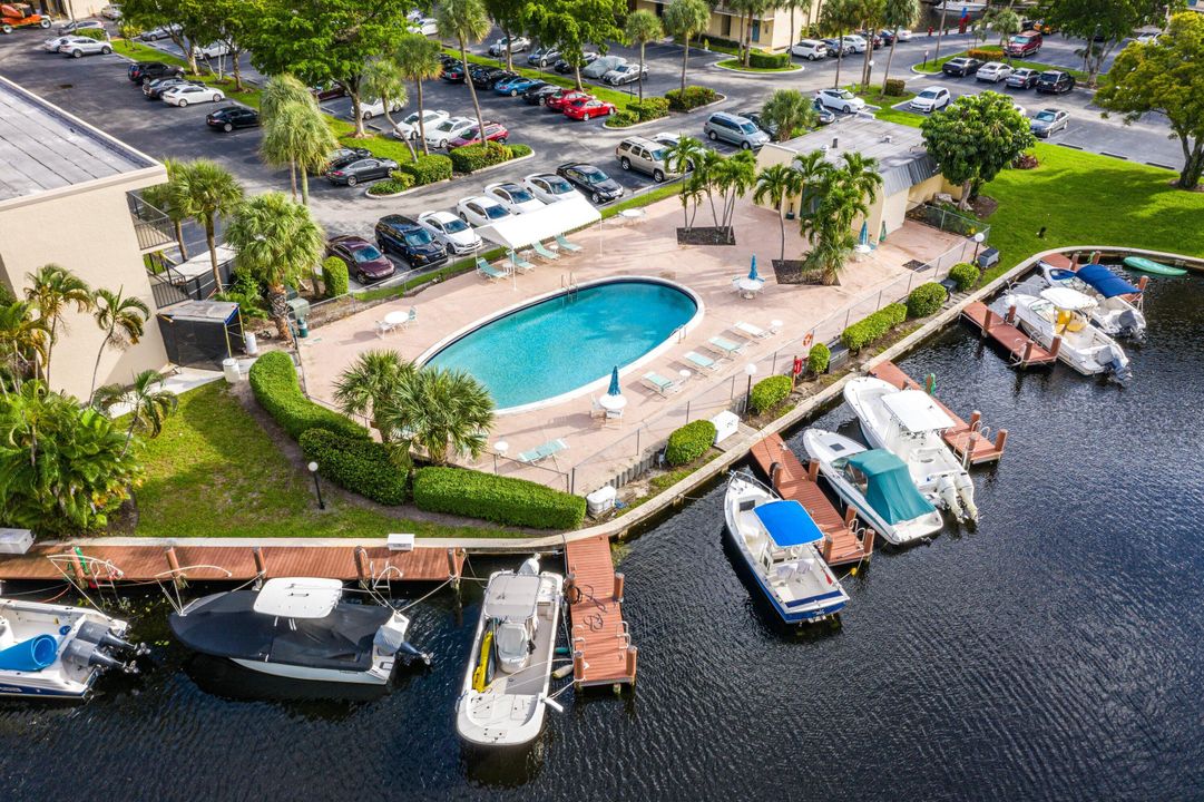 合同活跃: $2,500 (2 贝兹, 2 浴室, 1095 平方英尺)