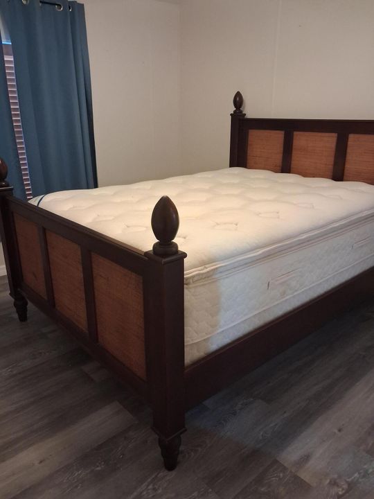 Active With Contract: $199,000 (3 beds, 2 baths, 1512 Square Feet)