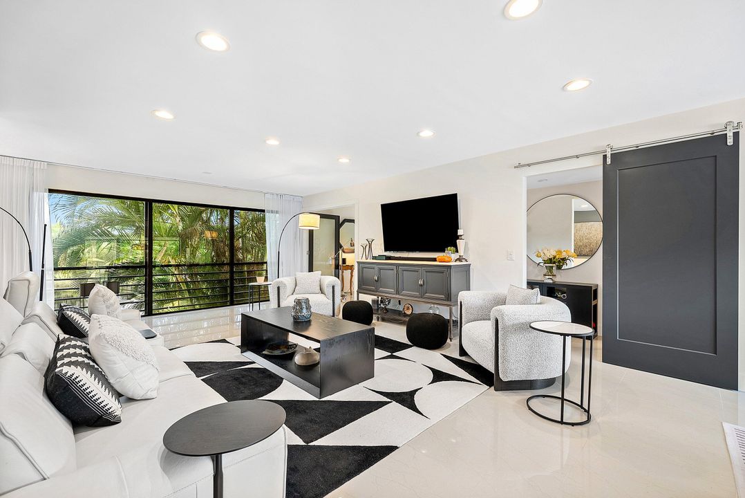 Под контрактом: $360,000 (2 спален, 2 ванн, 1479 Квадратных фут)