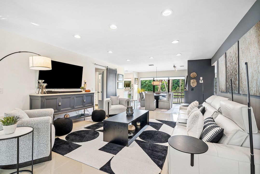 Под контрактом: $360,000 (2 спален, 2 ванн, 1479 Квадратных фут)