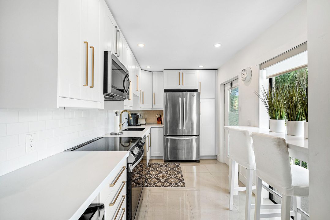 Под контрактом: $360,000 (2 спален, 2 ванн, 1479 Квадратных фут)