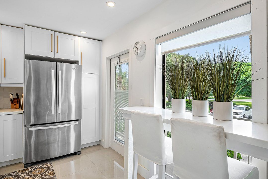 Под контрактом: $360,000 (2 спален, 2 ванн, 1479 Квадратных фут)