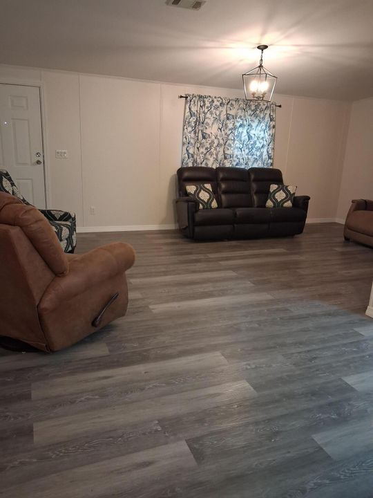 Active With Contract: $199,000 (3 beds, 2 baths, 1512 Square Feet)