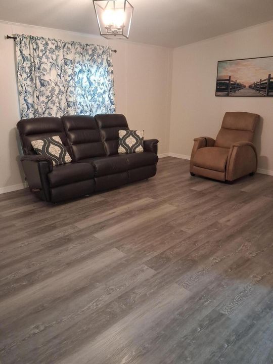 Active With Contract: $199,000 (3 beds, 2 baths, 1512 Square Feet)