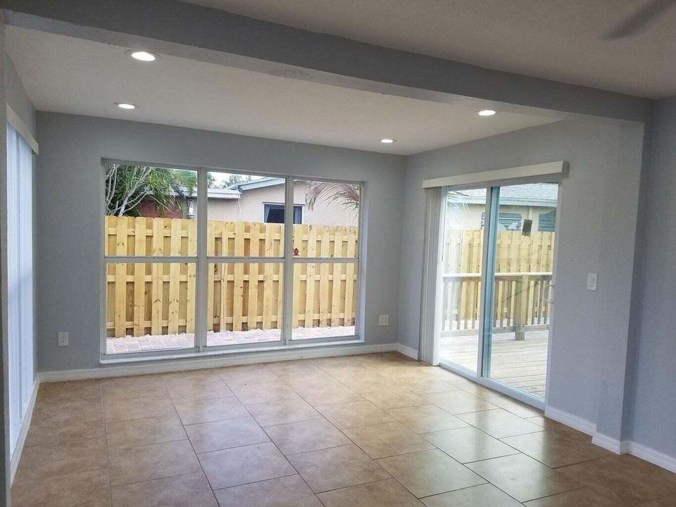 Active With Contract: $2,400 (2 beds, 1 baths, 1175 Square Feet)