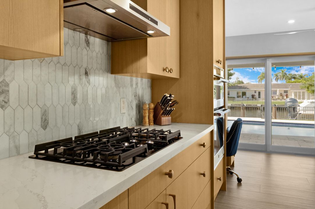 For Sale: $1,549,000 (3 beds, 3 baths, 1731 Square Feet)