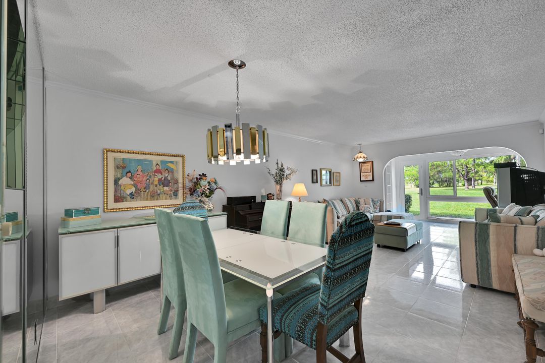 For Sale: $220,000 (2 beds, 2 baths, 1097 Square Feet)