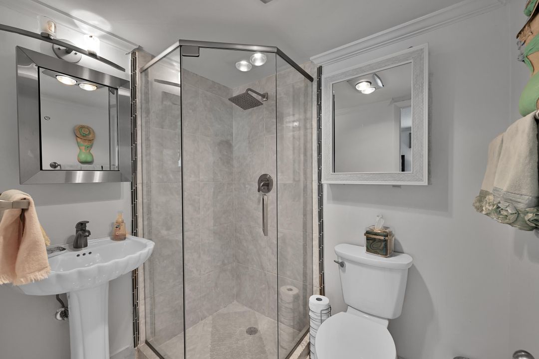 For Sale: $220,000 (2 beds, 2 baths, 1097 Square Feet)