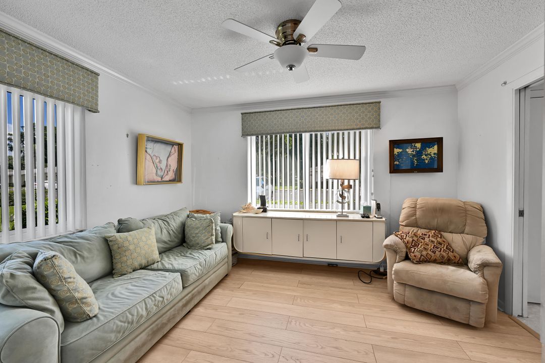 For Sale: $220,000 (2 beds, 2 baths, 1097 Square Feet)