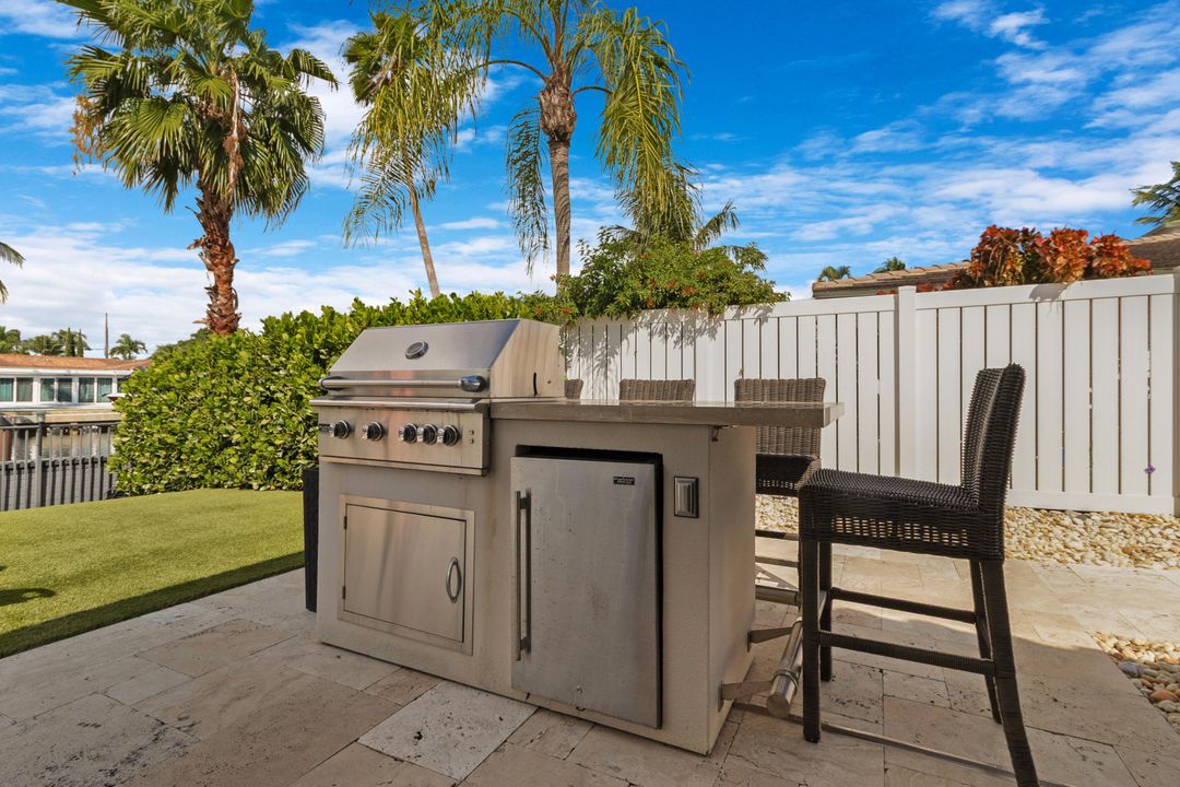 For Sale: $1,549,000 (3 beds, 3 baths, 1731 Square Feet)