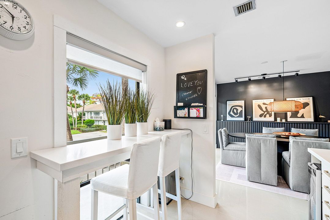 Под контрактом: $360,000 (2 спален, 2 ванн, 1479 Квадратных фут)