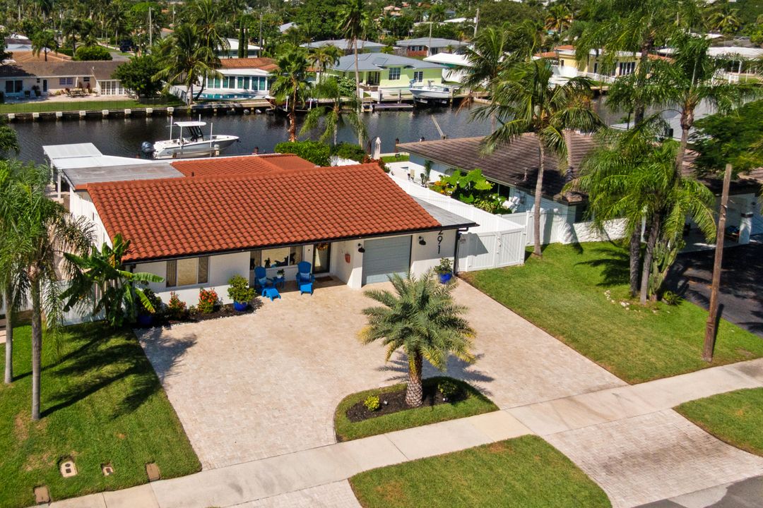 For Sale: $1,549,000 (3 beds, 3 baths, 1731 Square Feet)