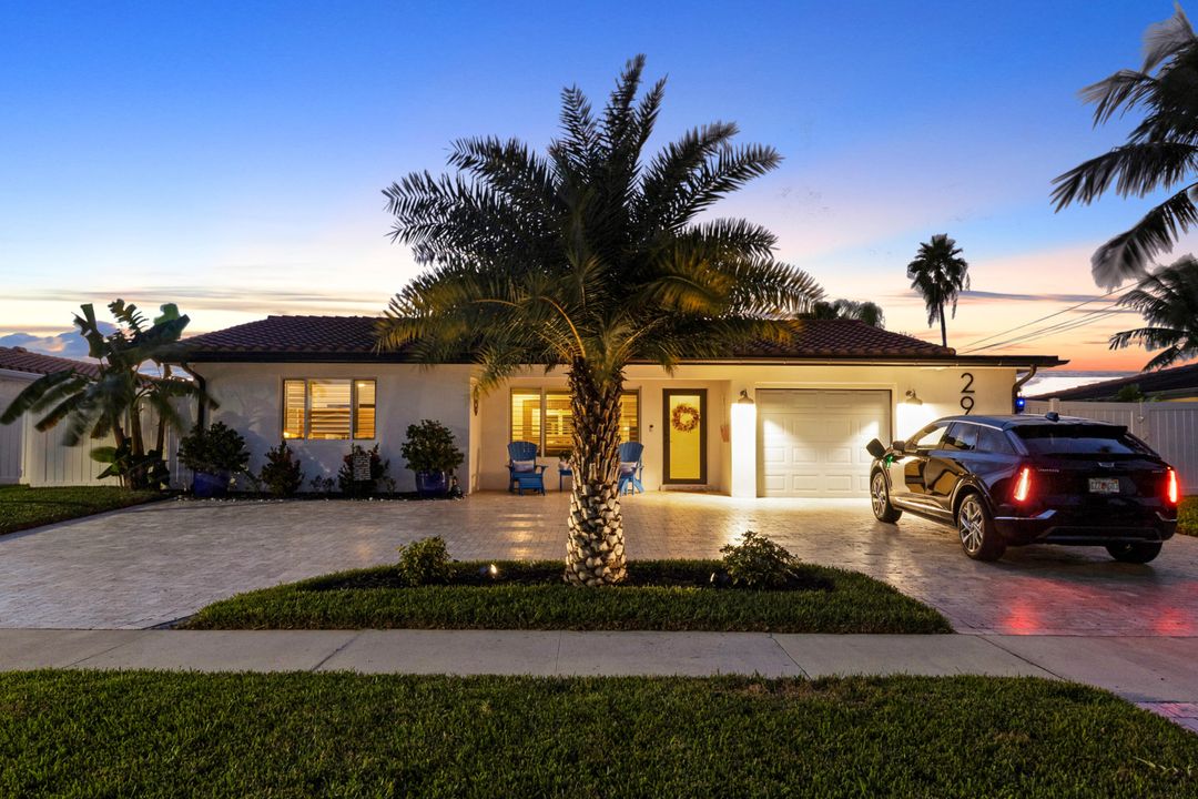 For Sale: $1,549,000 (3 beds, 3 baths, 1731 Square Feet)