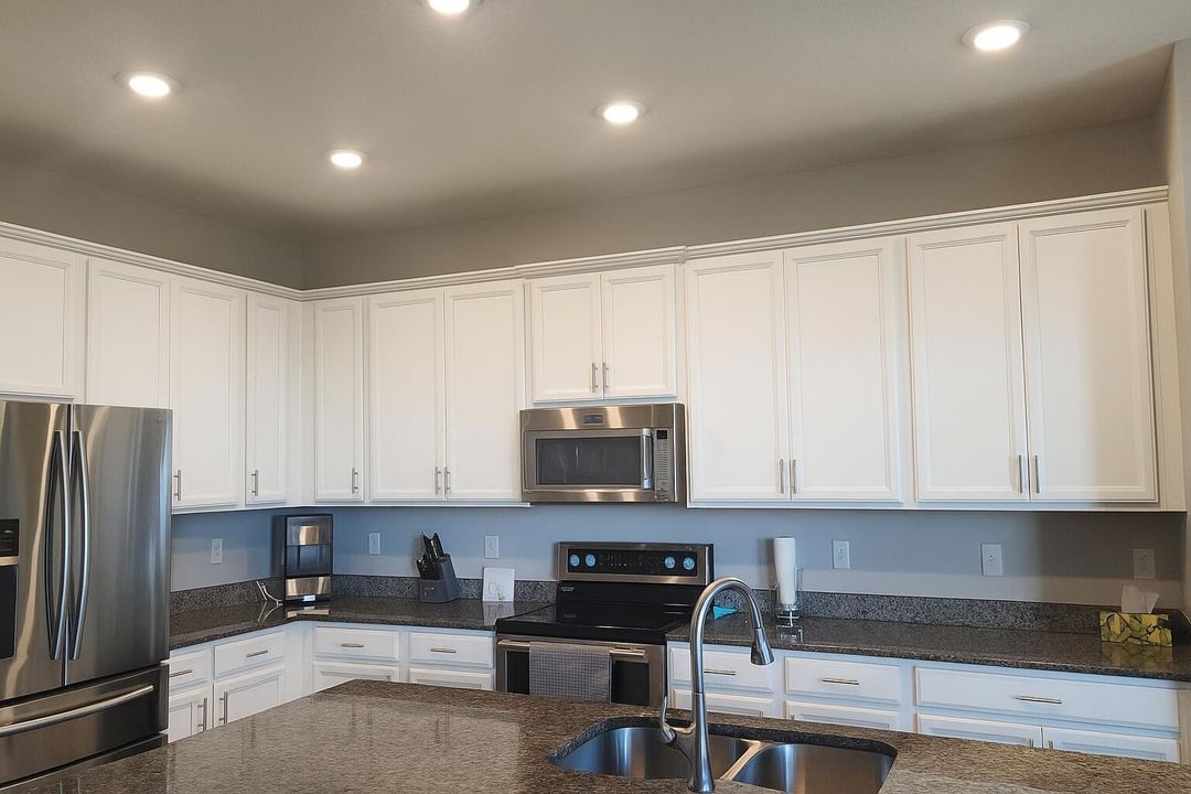 For Sale: $574,000 (4 beds, 3 baths, 2725 Square Feet)