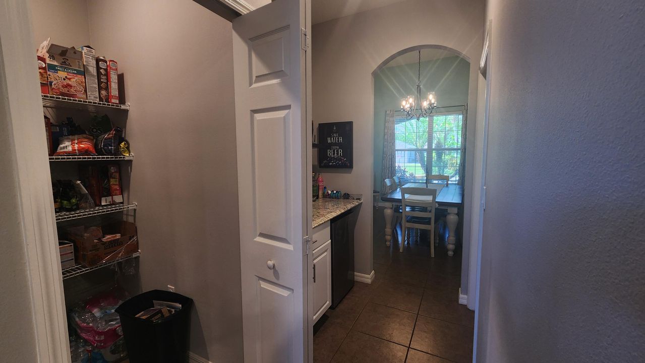 For Sale: $574,000 (4 beds, 3 baths, 2725 Square Feet)