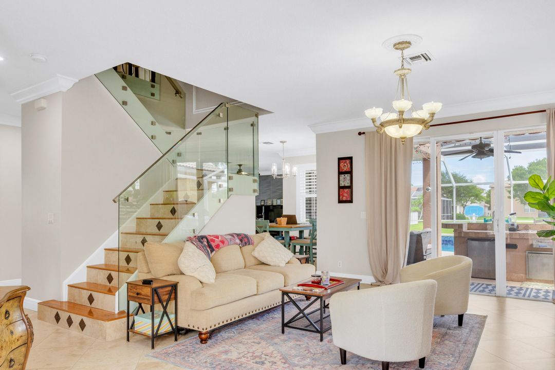 出租: $5,450 (5 贝兹, 4 浴室, 3346 平方英尺)