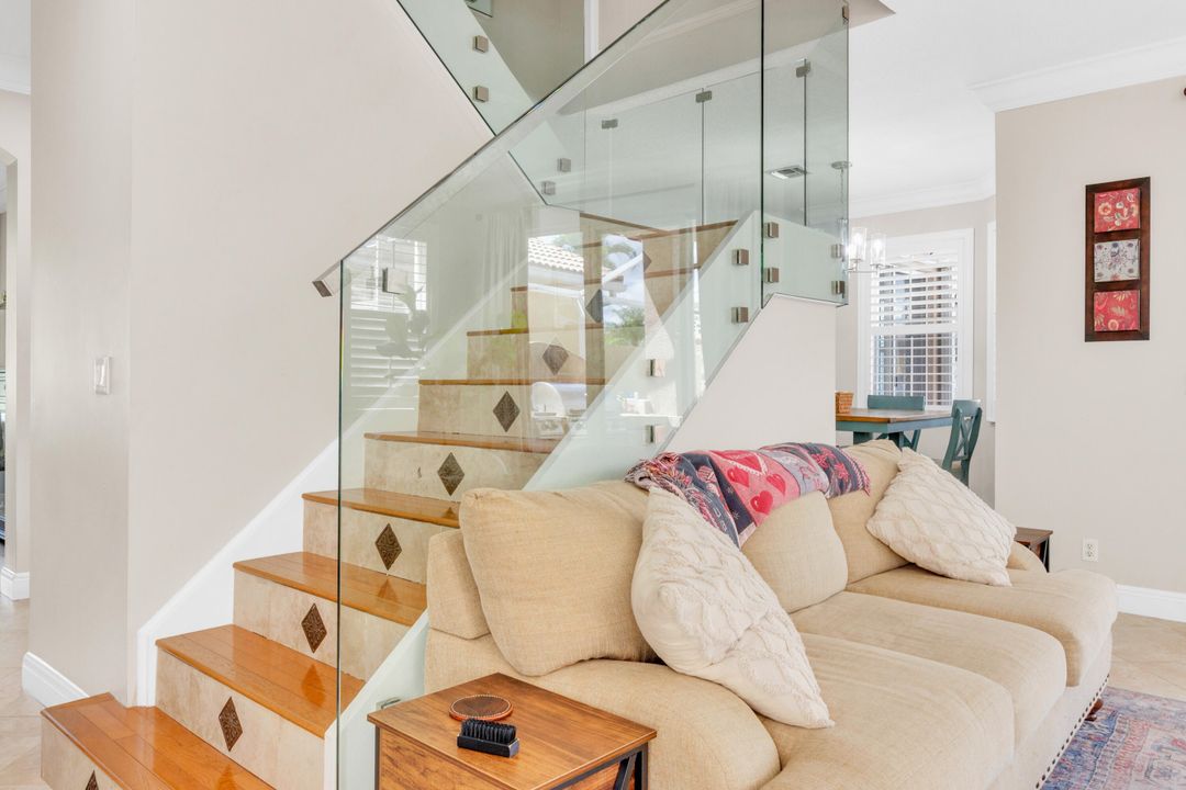 出租: $5,450 (5 贝兹, 4 浴室, 3346 平方英尺)