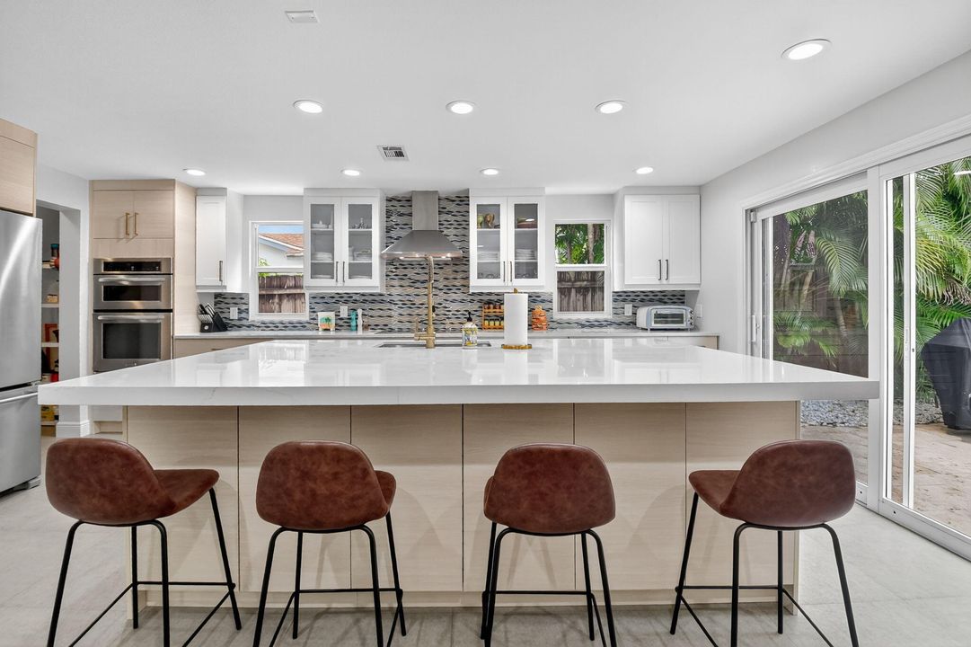 待售: $1,395,000 (0 贝兹, 0 浴室, 3878 平方英尺)