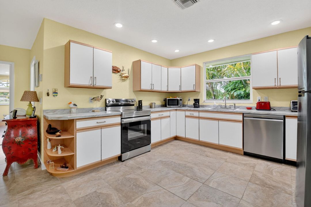 待售: $1,395,000 (0 贝兹, 0 浴室, 3878 平方英尺)