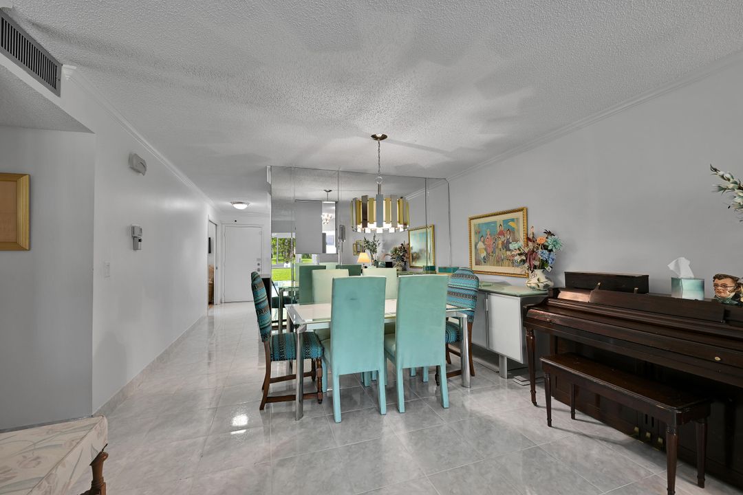 For Sale: $220,000 (2 beds, 2 baths, 1097 Square Feet)