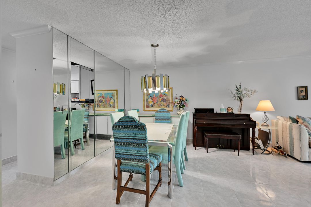 For Sale: $220,000 (2 beds, 2 baths, 1097 Square Feet)