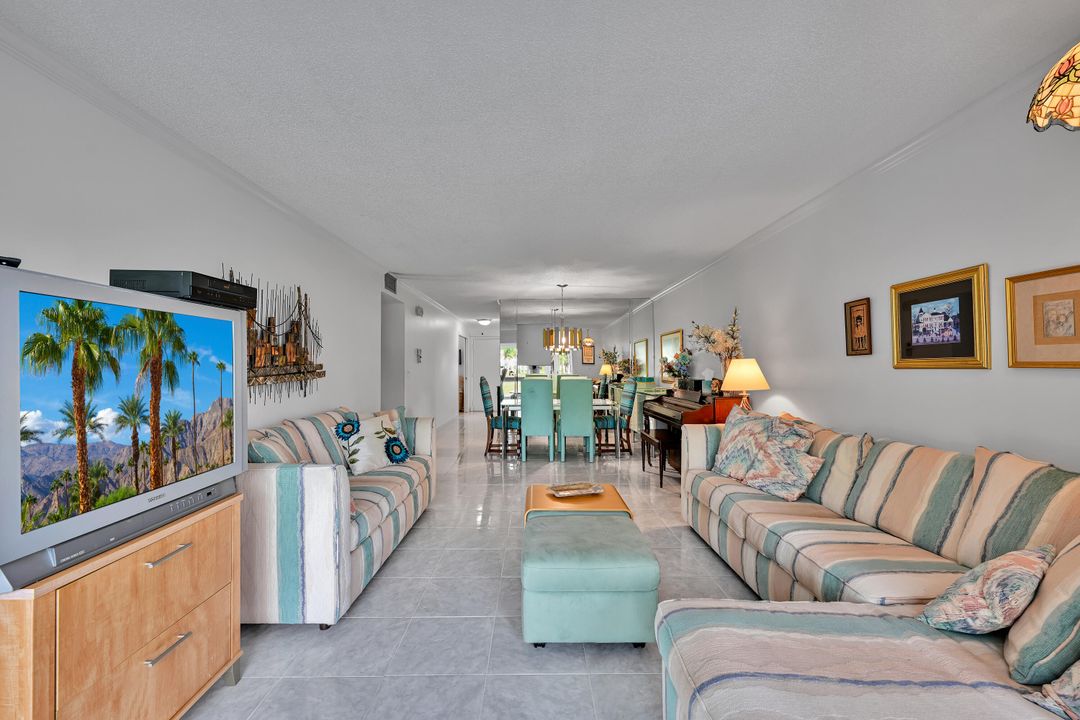 For Sale: $220,000 (2 beds, 2 baths, 1097 Square Feet)