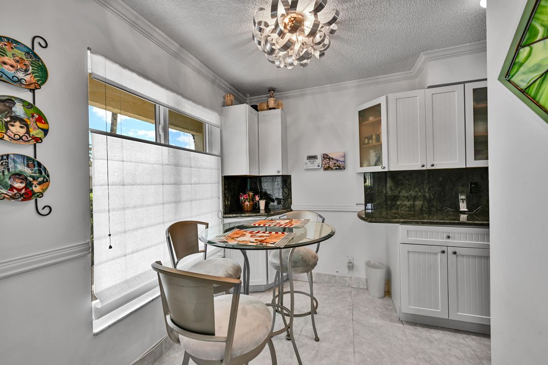 For Sale: $220,000 (2 beds, 2 baths, 1097 Square Feet)