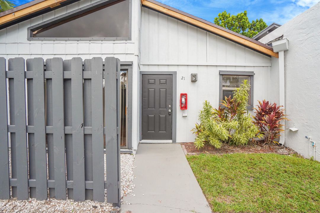 Recently Rented: $2,450 (3 beds, 2 baths, 1341 Square Feet)