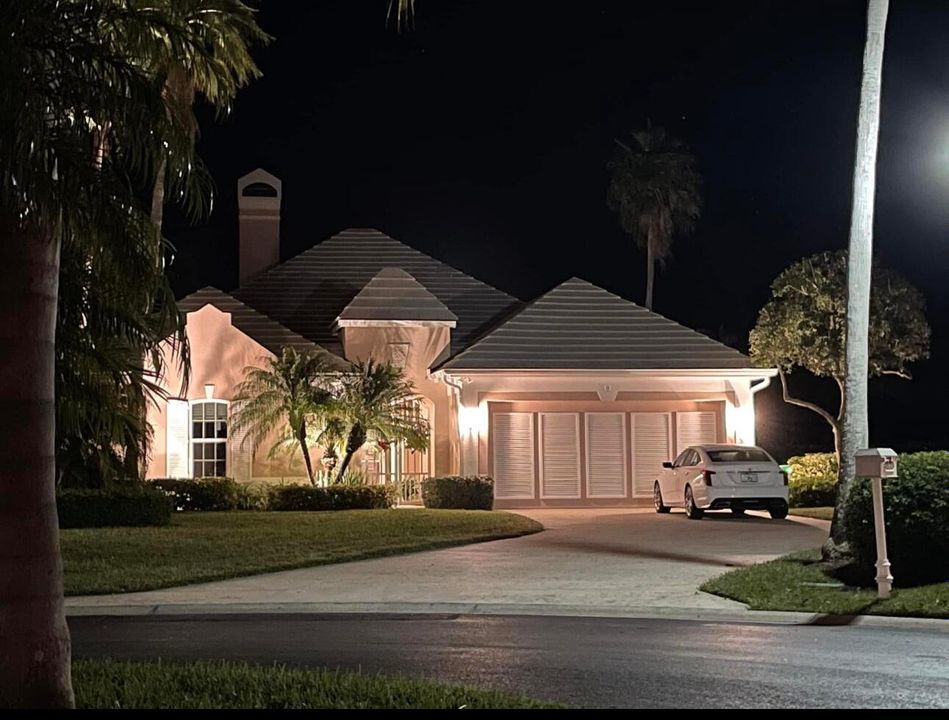 For Sale: $2,199,000 (4 beds, 3 baths, 2766 Square Feet)