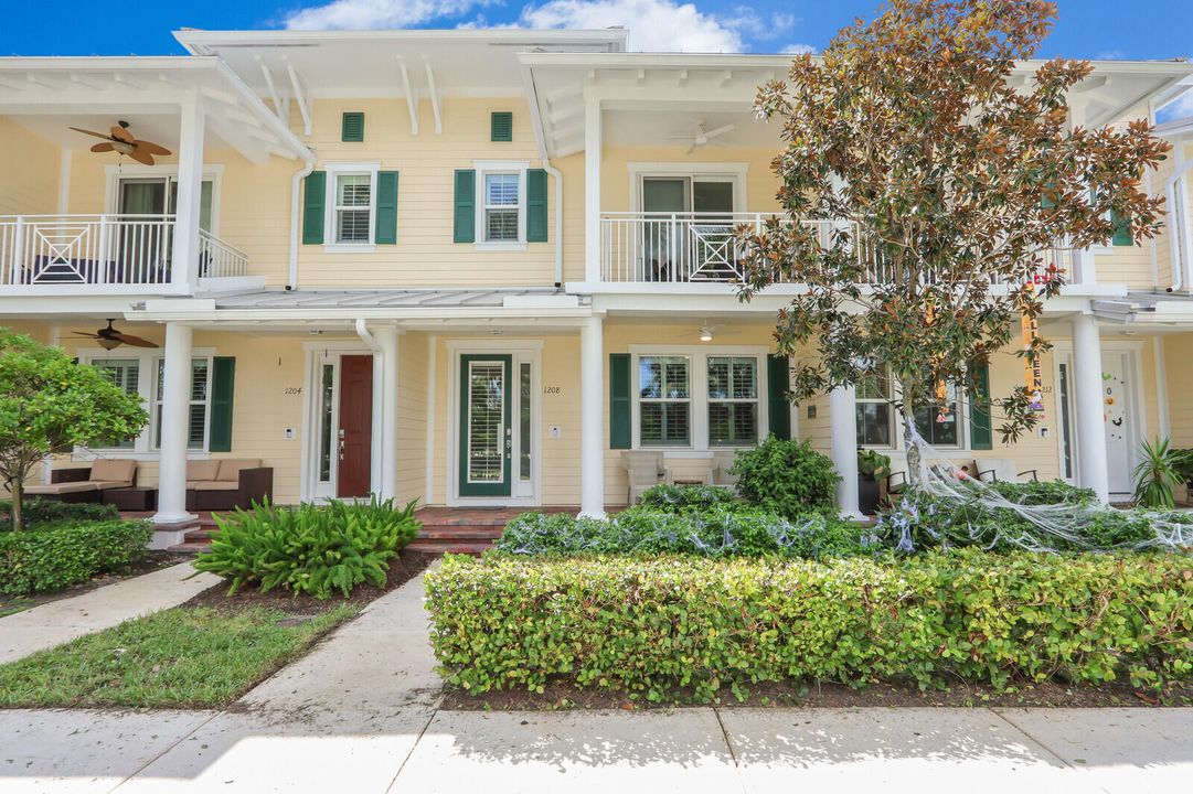 Recently Sold: $620,000 (3 beds, 2 baths, 1533 Square Feet)