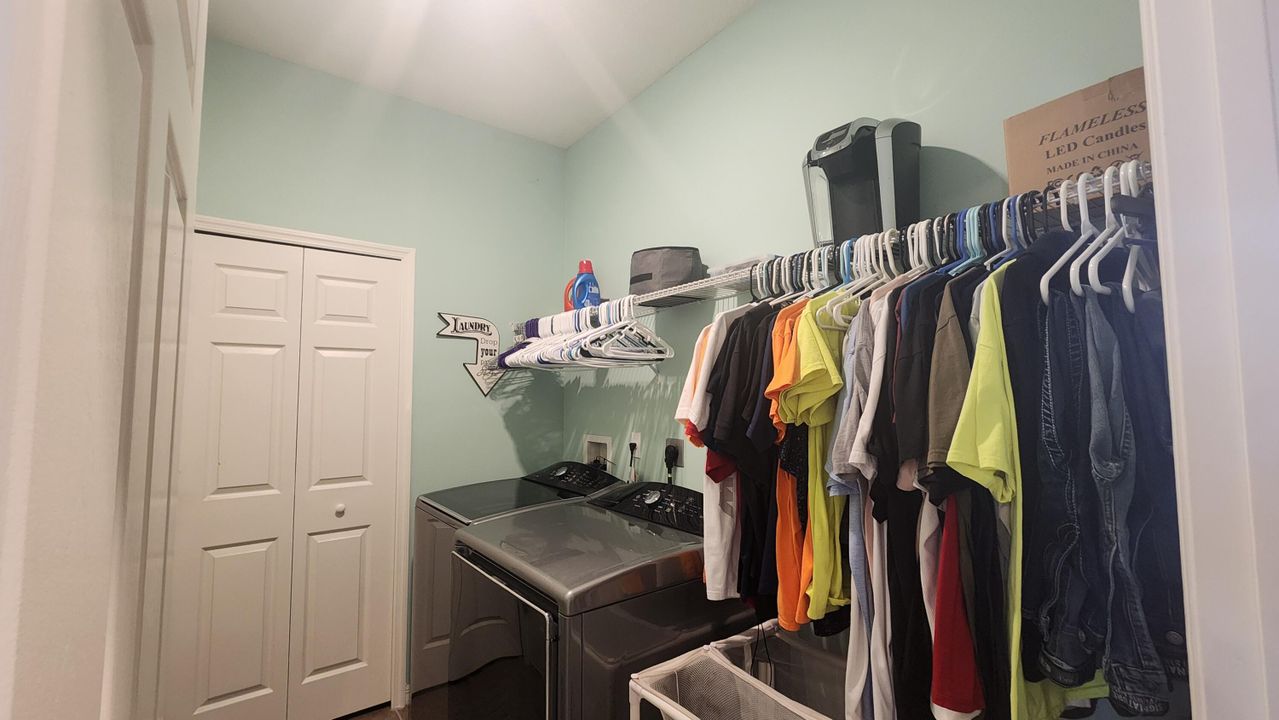 For Sale: $574,000 (4 beds, 3 baths, 2725 Square Feet)