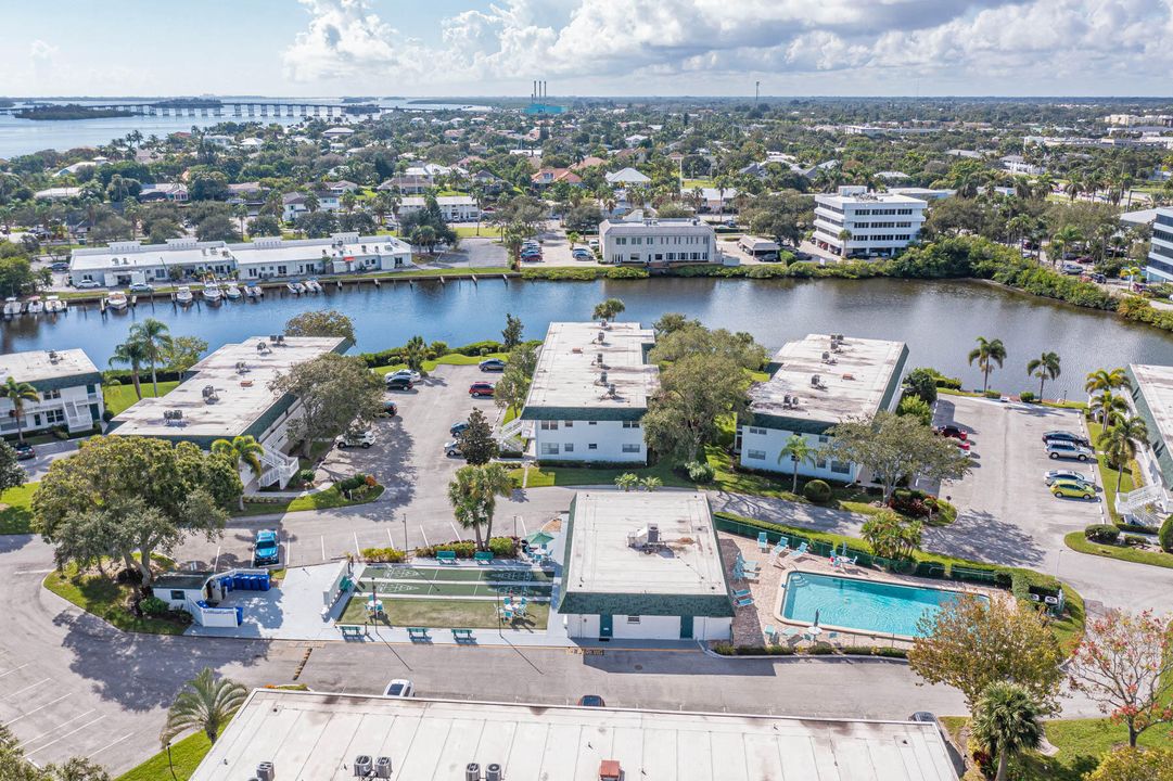 В аренду: $5,000 (2 спален, 2 ванн, 1000 Квадратных фут)