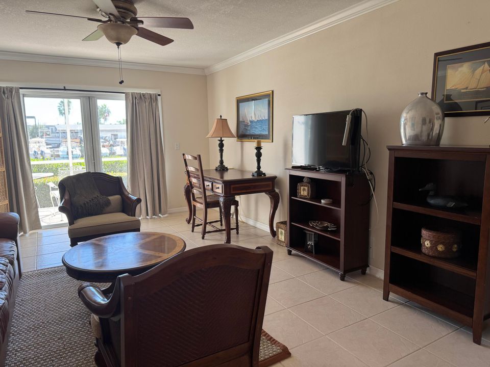 В аренду: $5,000 (2 спален, 2 ванн, 1000 Квадратных фут)