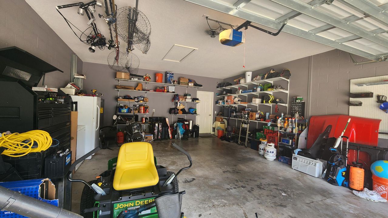 For Sale: $574,000 (4 beds, 3 baths, 2725 Square Feet)