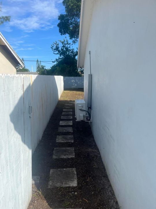 For Sale: $369,000 (2 beds, 2 baths, 1296 Square Feet)