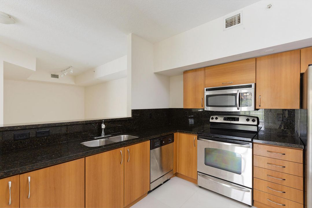 Active With Contract: $3,550 (2 beds, 2 baths, 1243 Square Feet)