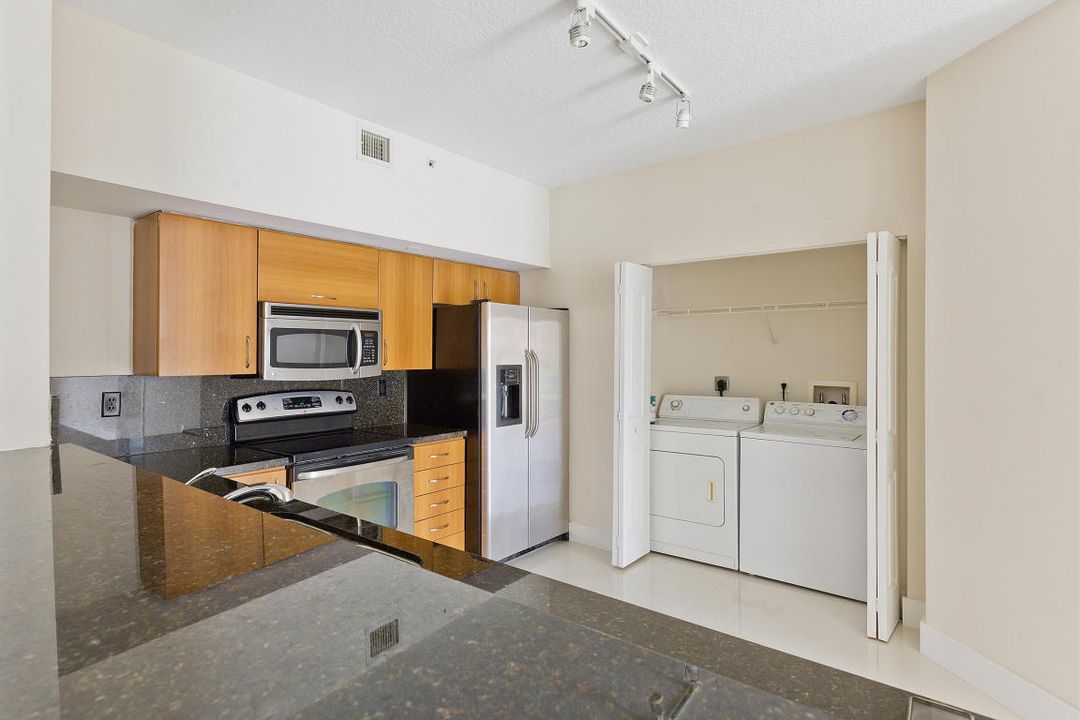 Active With Contract: $3,550 (2 beds, 2 baths, 1243 Square Feet)