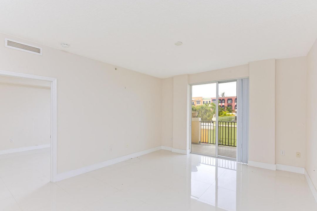 Active With Contract: $3,550 (2 beds, 2 baths, 1243 Square Feet)