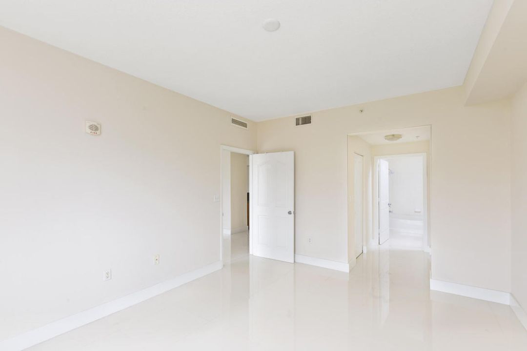 Active With Contract: $3,550 (2 beds, 2 baths, 1243 Square Feet)
