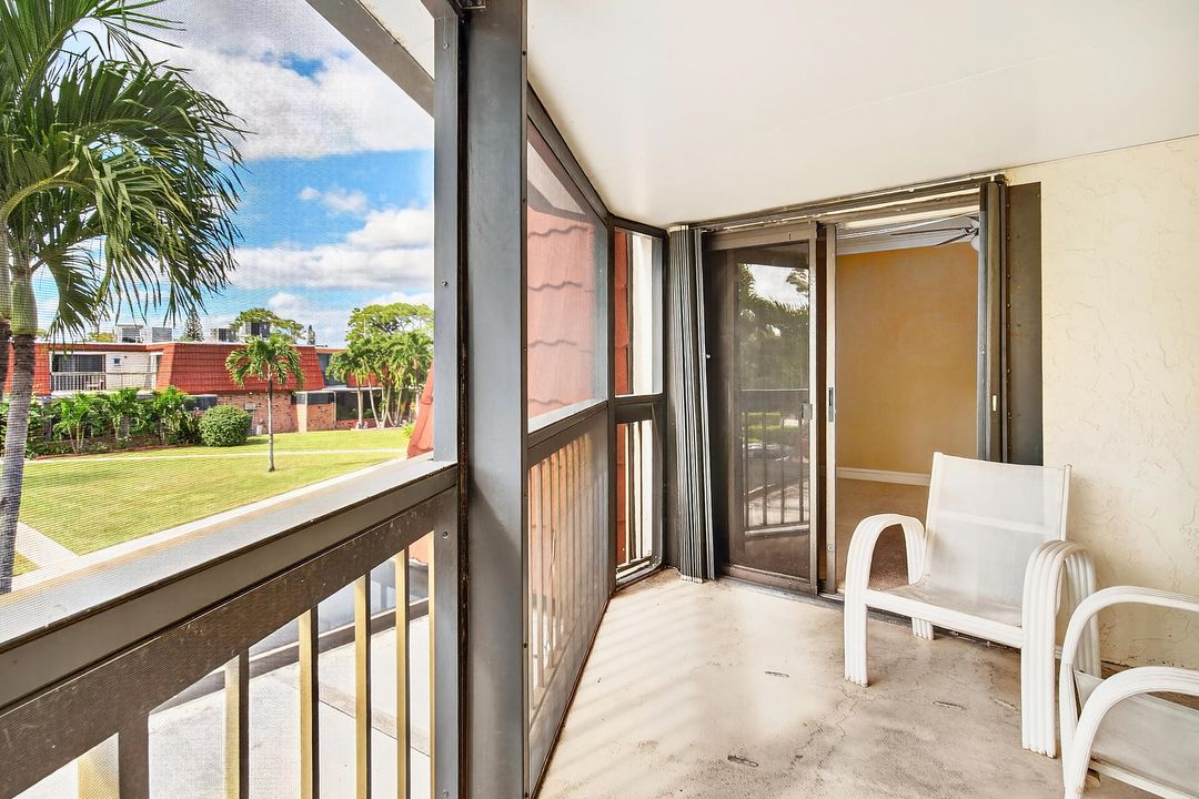 Active With Contract: $325,000 (3 beds, 2 baths, 1514 Square Feet)