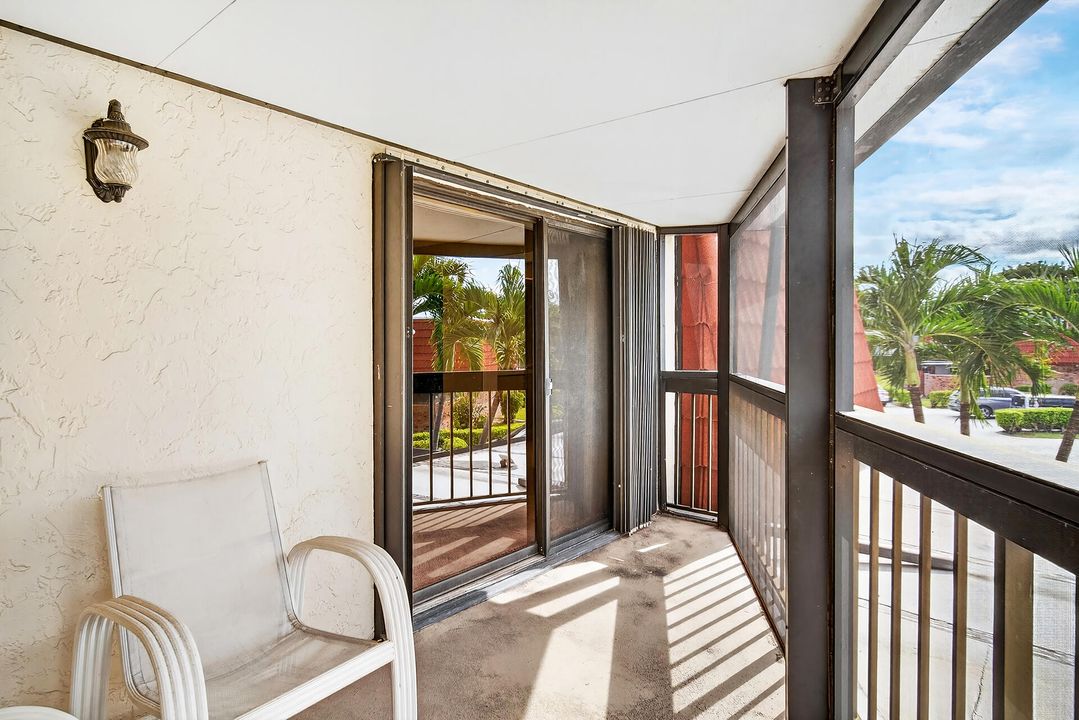 Active With Contract: $325,000 (3 beds, 2 baths, 1514 Square Feet)