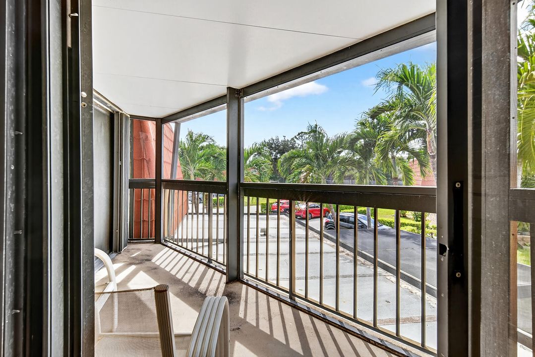 Active With Contract: $325,000 (3 beds, 2 baths, 1514 Square Feet)