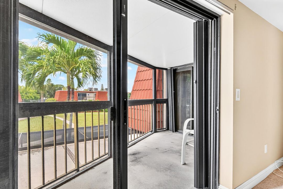 Active With Contract: $325,000 (3 beds, 2 baths, 1514 Square Feet)