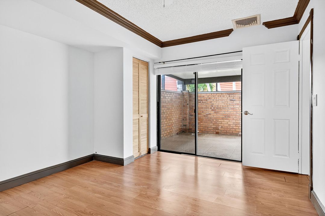 Active With Contract: $325,000 (3 beds, 2 baths, 1514 Square Feet)