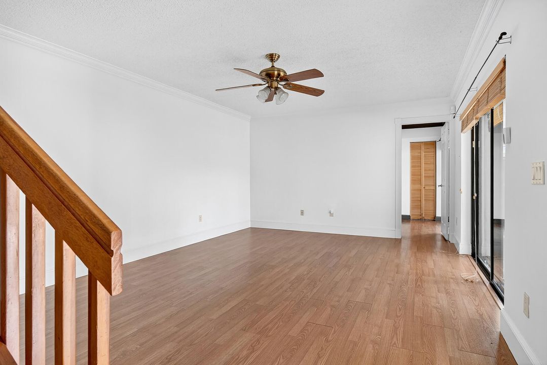 Active With Contract: $325,000 (3 beds, 2 baths, 1514 Square Feet)