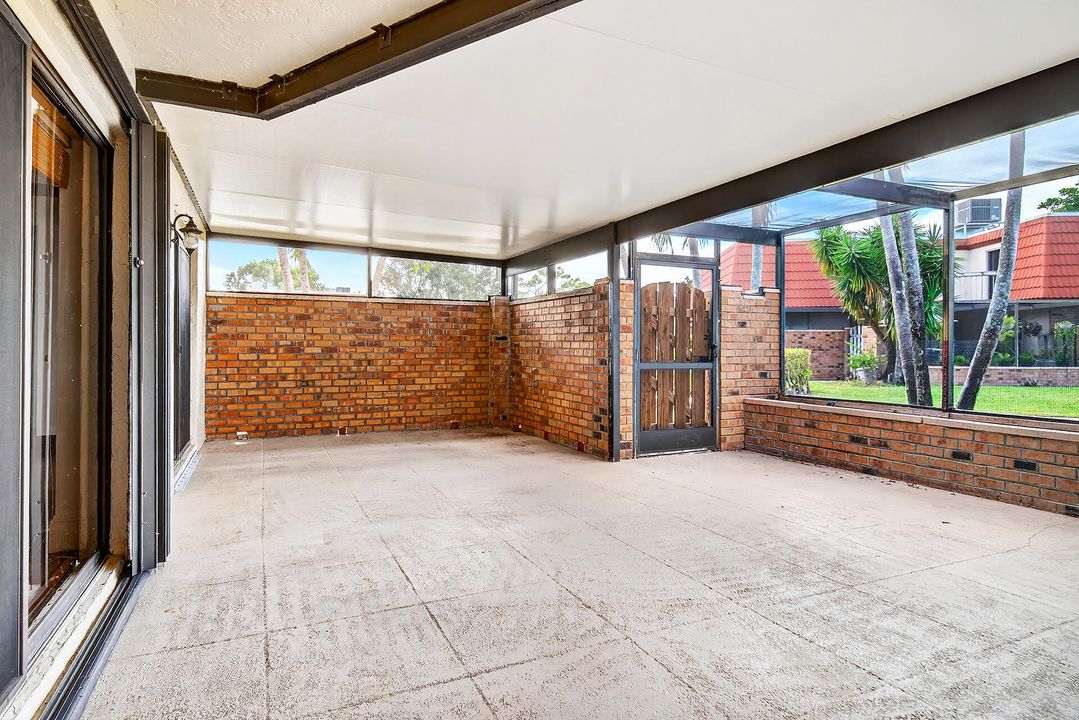 Active With Contract: $325,000 (3 beds, 2 baths, 1514 Square Feet)